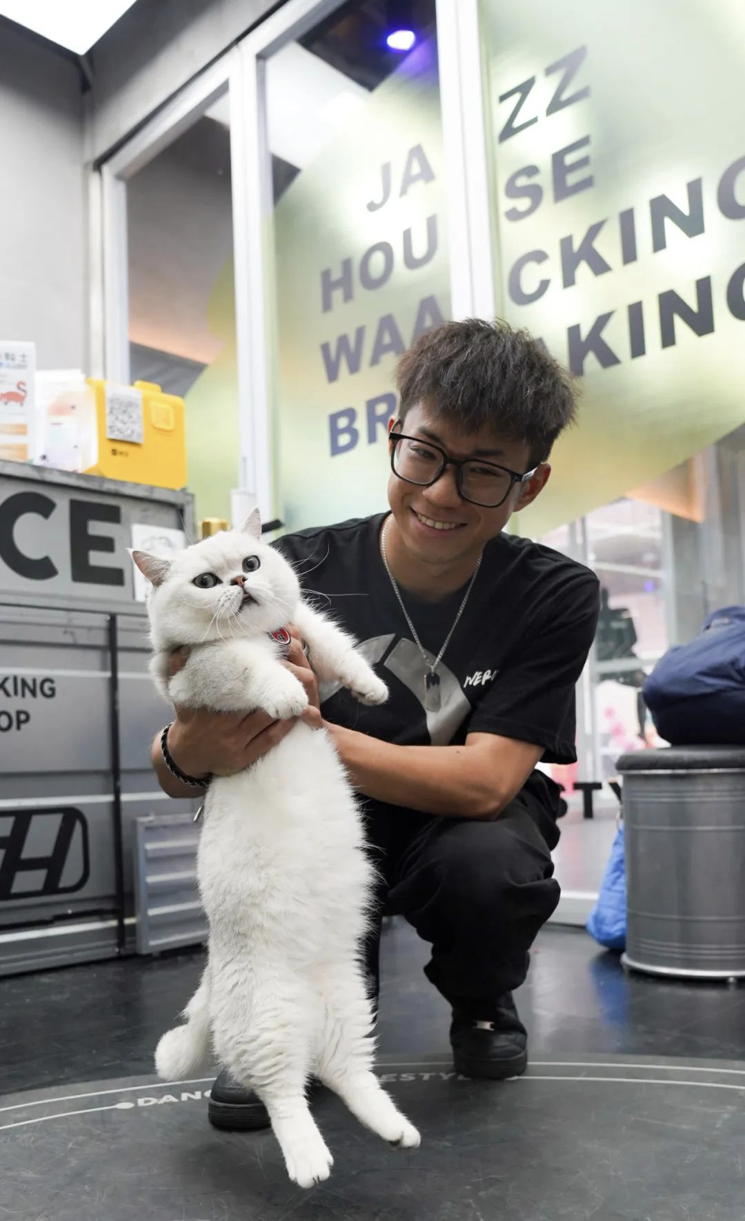 SZ a rising pet-friendly city 爱宠物日：深圳打造宠物友好街区